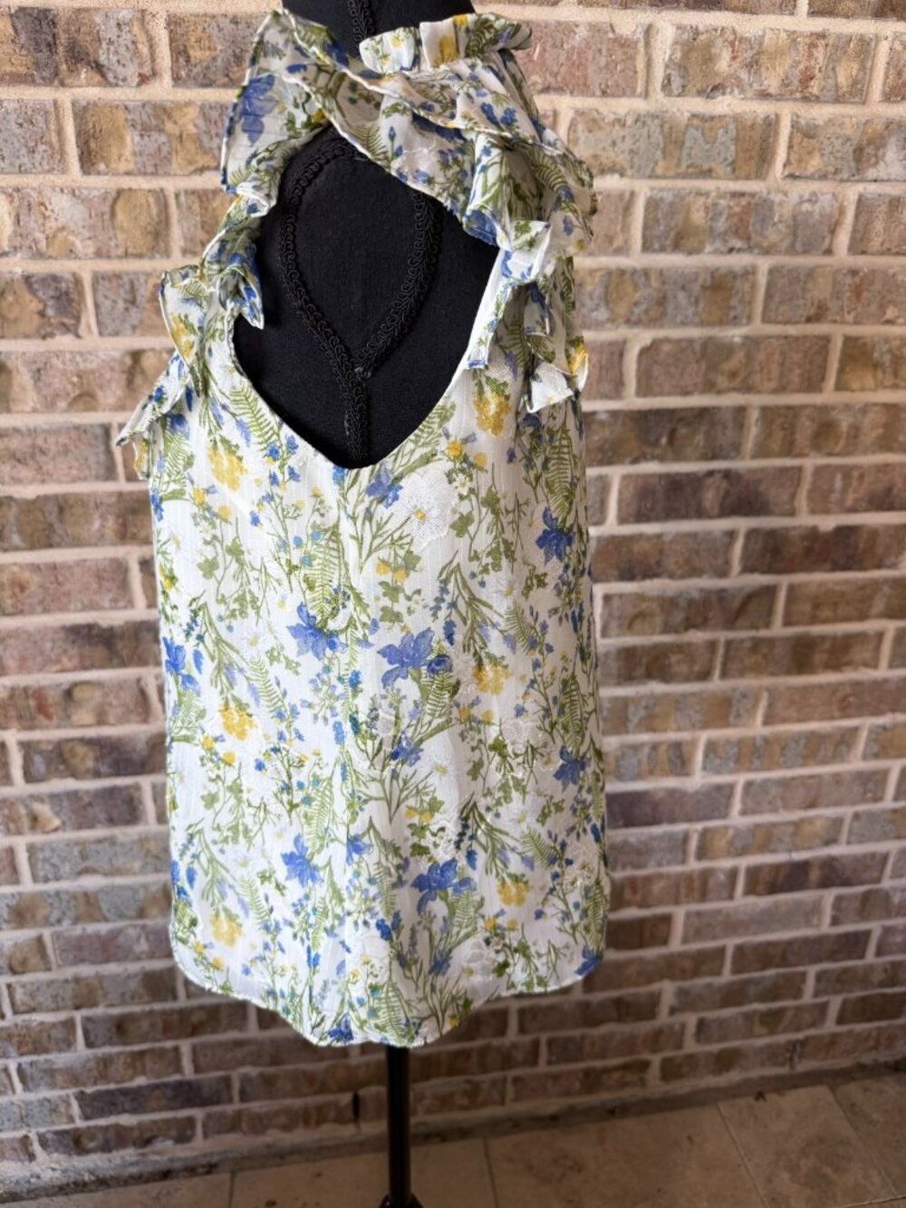 GREYLIN floral ruffle cap-sleeve top XS round neck ruffled sleeve button front - Picture 3 of 6